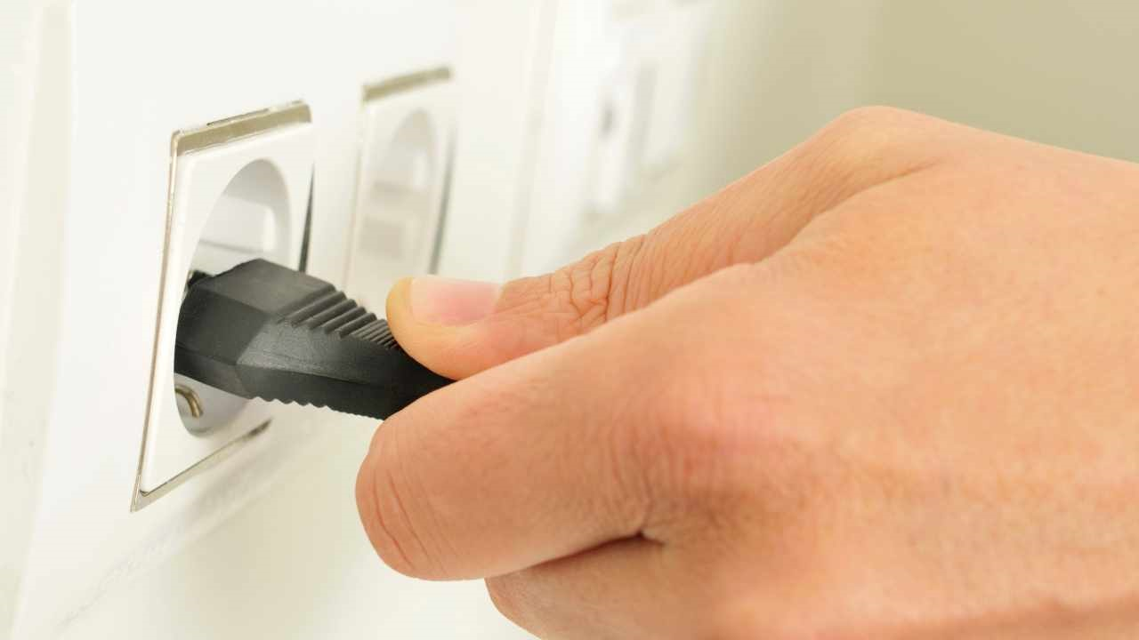 Los 3 electrodomésticos que no debes dejar en modo de espera: La razón