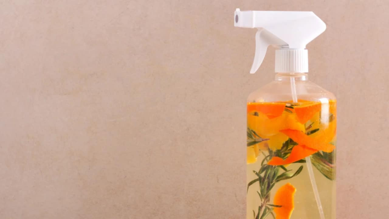 Cómo hacer tu propio spray desinfectante para limpiar tu casa y dejarla con un olor muy agradable