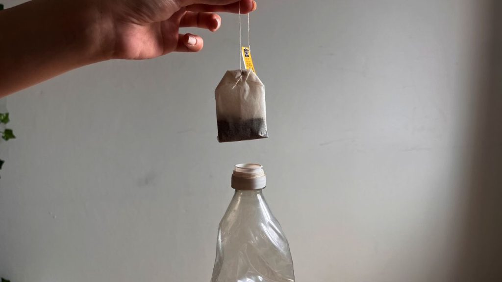 Bolsa de té, viértela en vinagre: es la solución a un problema muy común en casa