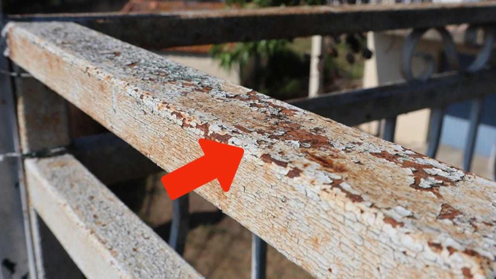 Terrazas y barandillas invadidas por el óxido: solución en segundos