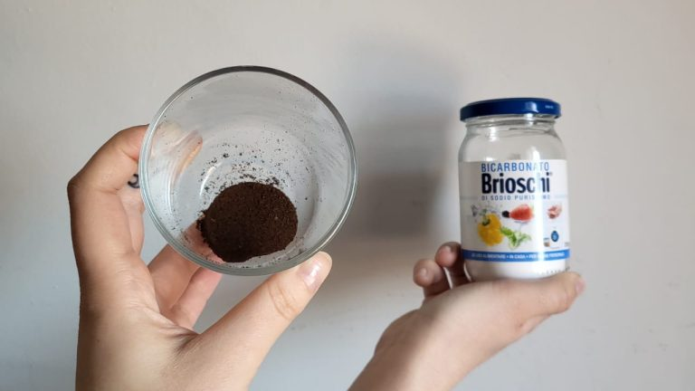 Mezcla posos de café y bicarbonato de sodio, lo que sale después es sorprendente
