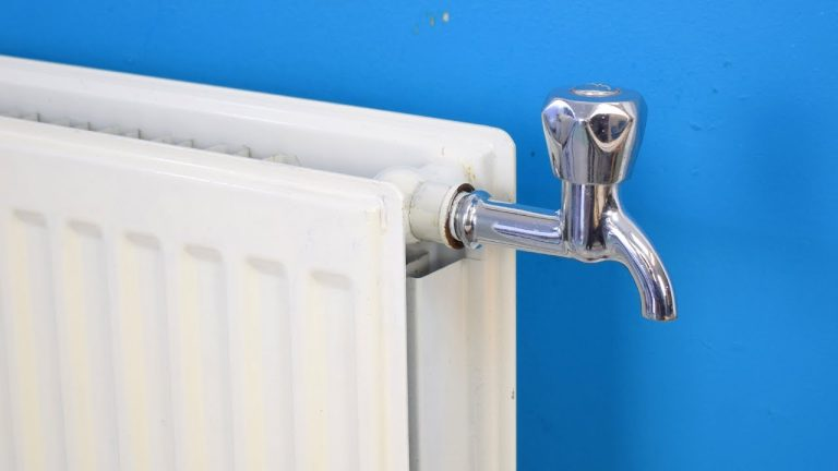 Termosifones, agua caliente casi sin costo con la ayuda de los fontaneros