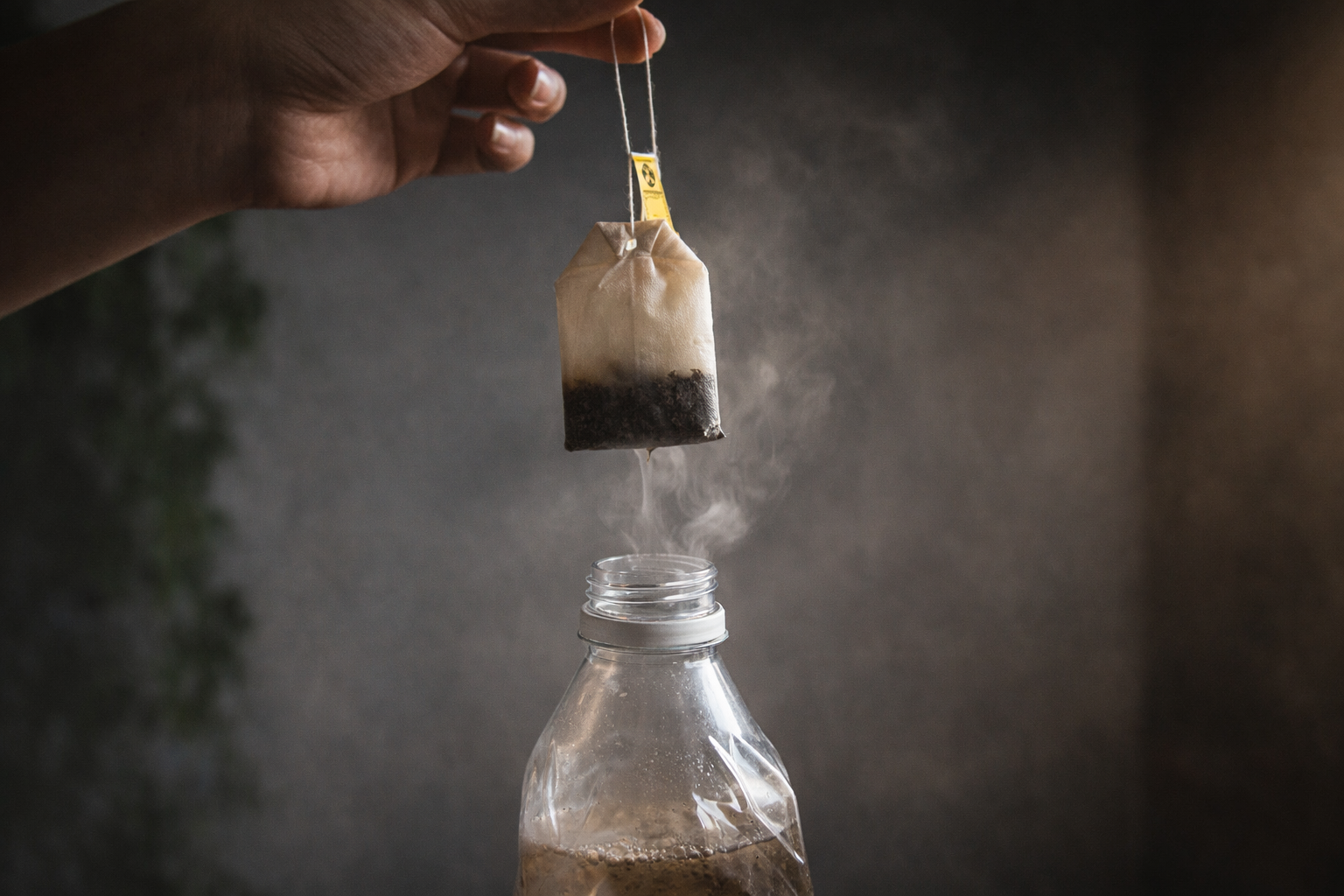 Bolsa de té, viértela en vinagre: es la solución a un problema muy común en casa