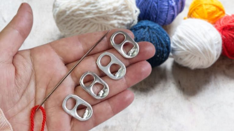 Bastarán 4 lengüetas y un hilo de lana para crear algo especial