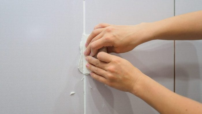 Blanquear al instante las juntas de las baldosas del baño: ¡un consejo muy sencillo!