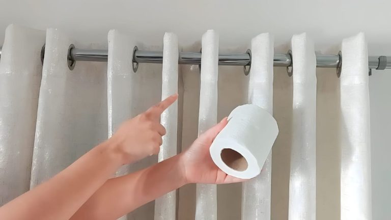 Coloca un rollo de papel higiénico en la cortina del baño: la sorprendente creatividad