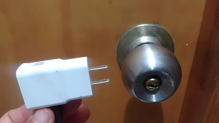 Cómo abrir la cerradura del baño sin llave: revelado el método infalible