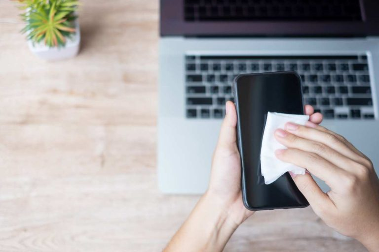 Cómo limpiar las pantallas de dispositivos electrónicos sin dañarlas: consejos