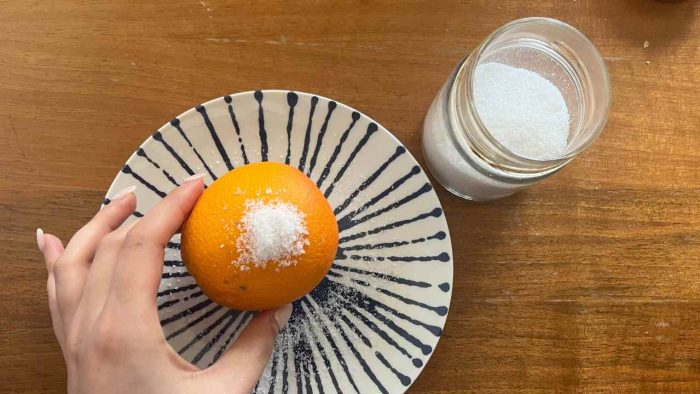 Espolvoread de sal las naranjas, esto ocurre en casa después de 5 minutos: inesperado