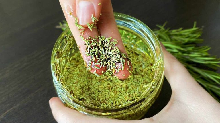 Este ingrediente oculta las canas al instante: incluso mejor que la tintura