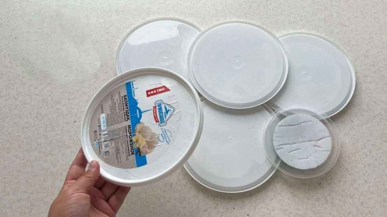 Increíble, por decir lo menos, lo que logra crear con pocas tapas de plástico