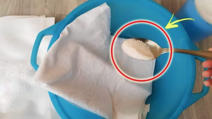 Kit sucio y amarillento, el remedio para blanquear sin tener que lavarlo en la lavadora