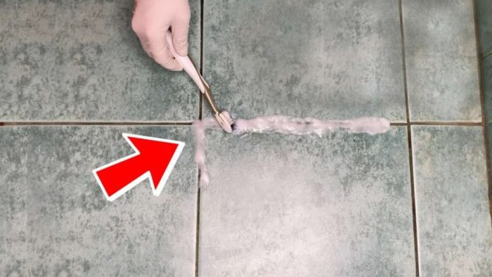 Solo con este antiguo método de alicatador podrás decir adiós a las juntas negras.