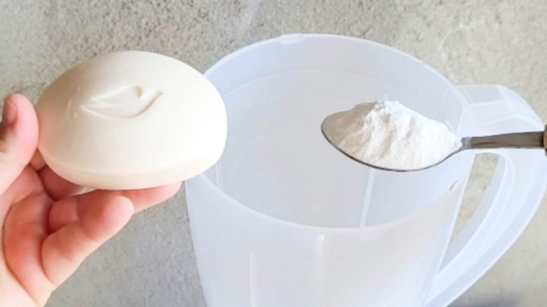 Toma una pastilla de jabón y una cucharada de bicarbonato: verás algo único