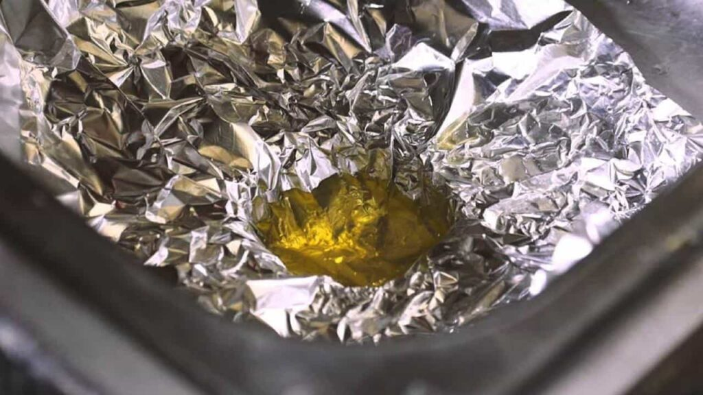 Vierte aceite de oliva en el cartucho: por qué lo hacían a menudo tus abuelos