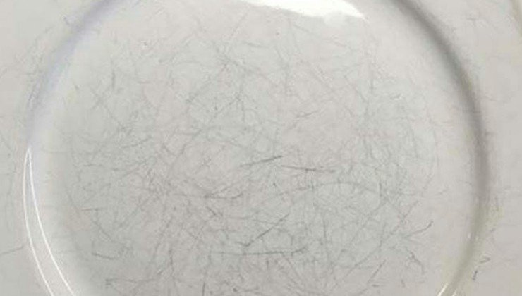 Adiós a las manchas negras en la vajilla blanca: cómo eliminarlas y dejarla impecable