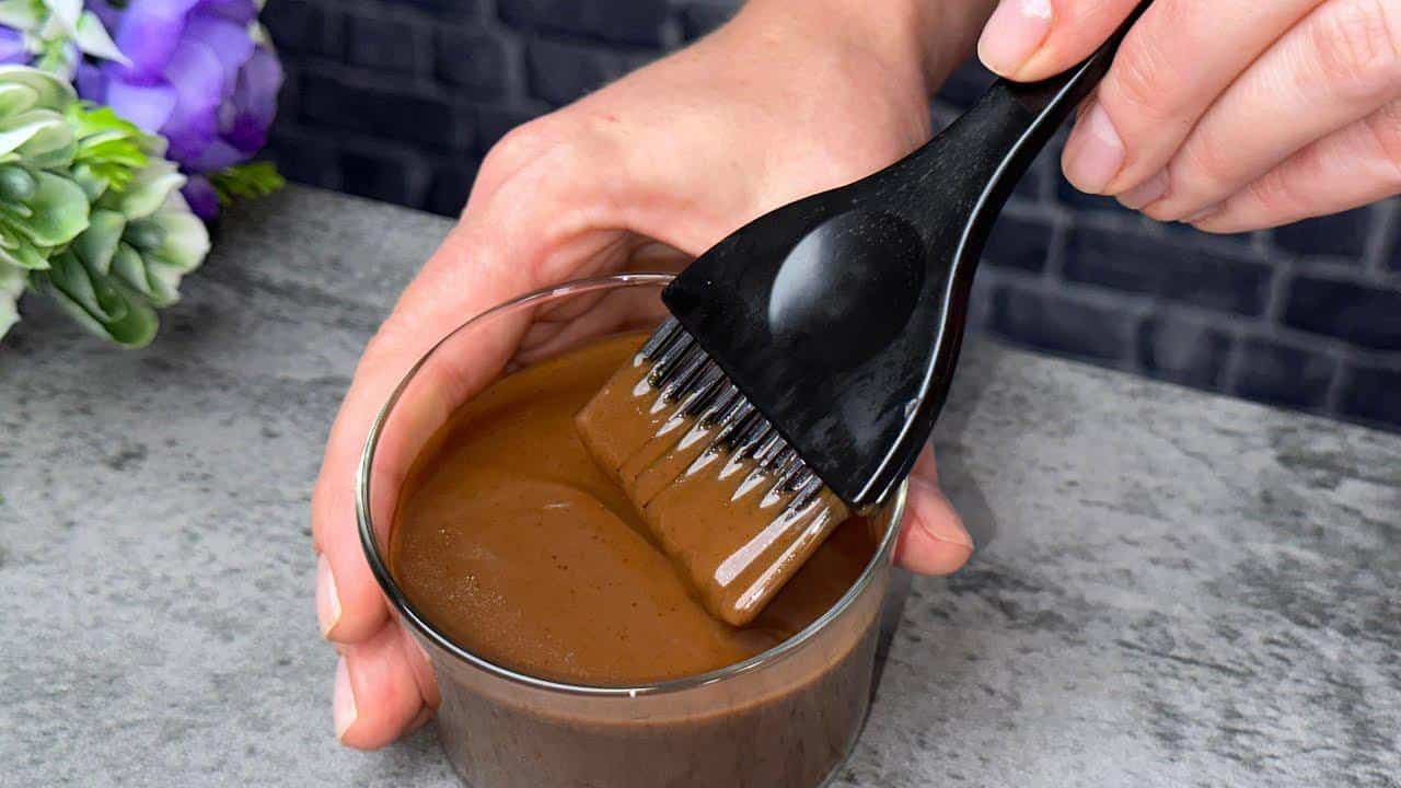 Adiós al cabello blanco corto, este remedio natural lo hace crecer el doble de largo