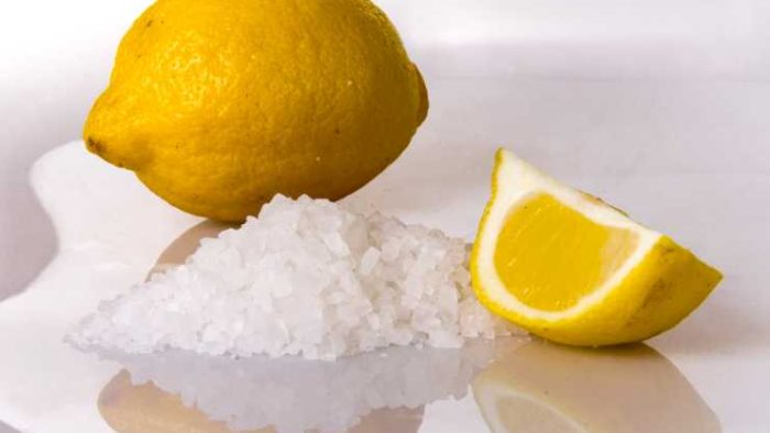 Cocine simplemente cáscara de limón con SAL y ya no tendrá que comprarla en casa.