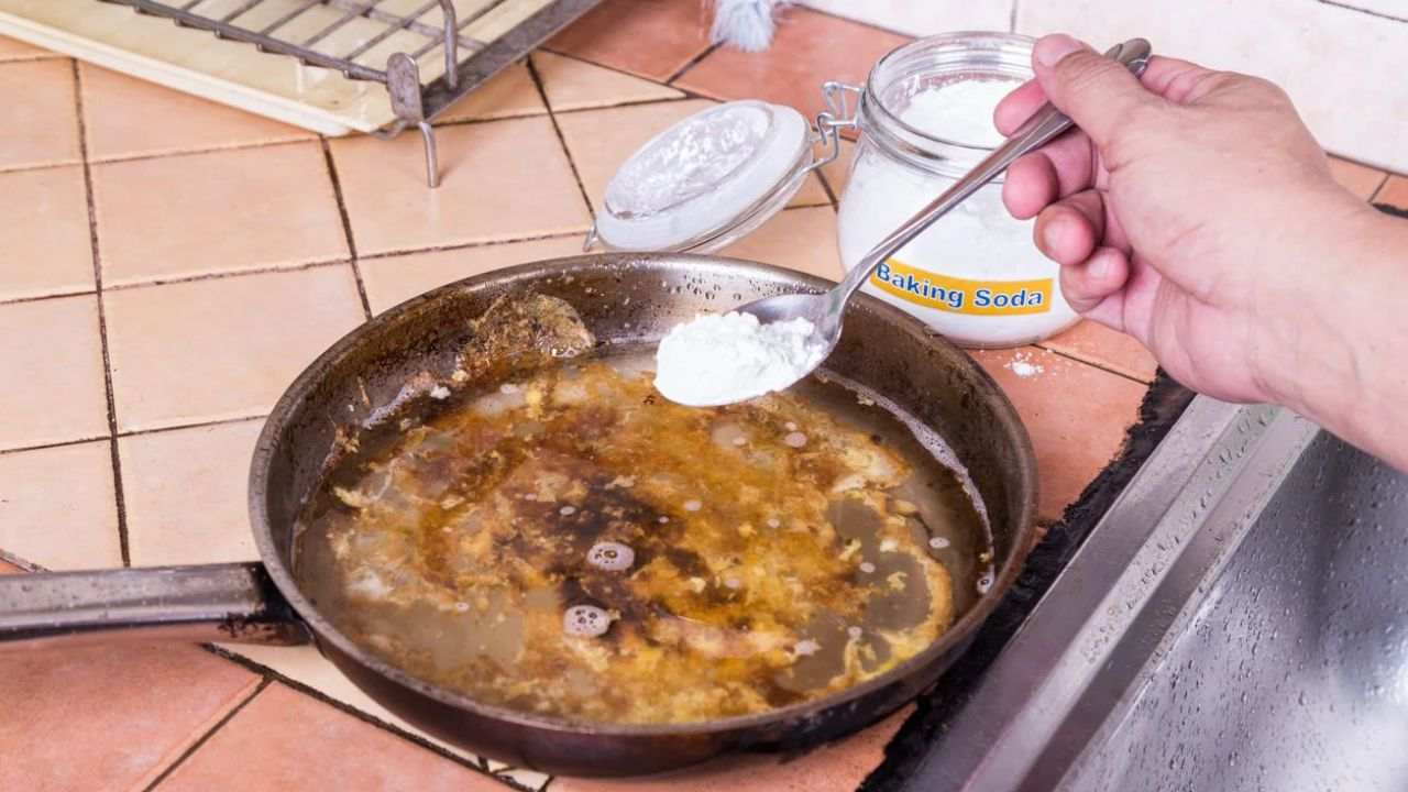 Cómo desincrustar una sartén quemada, el truco del chef: solo toma unos minutos