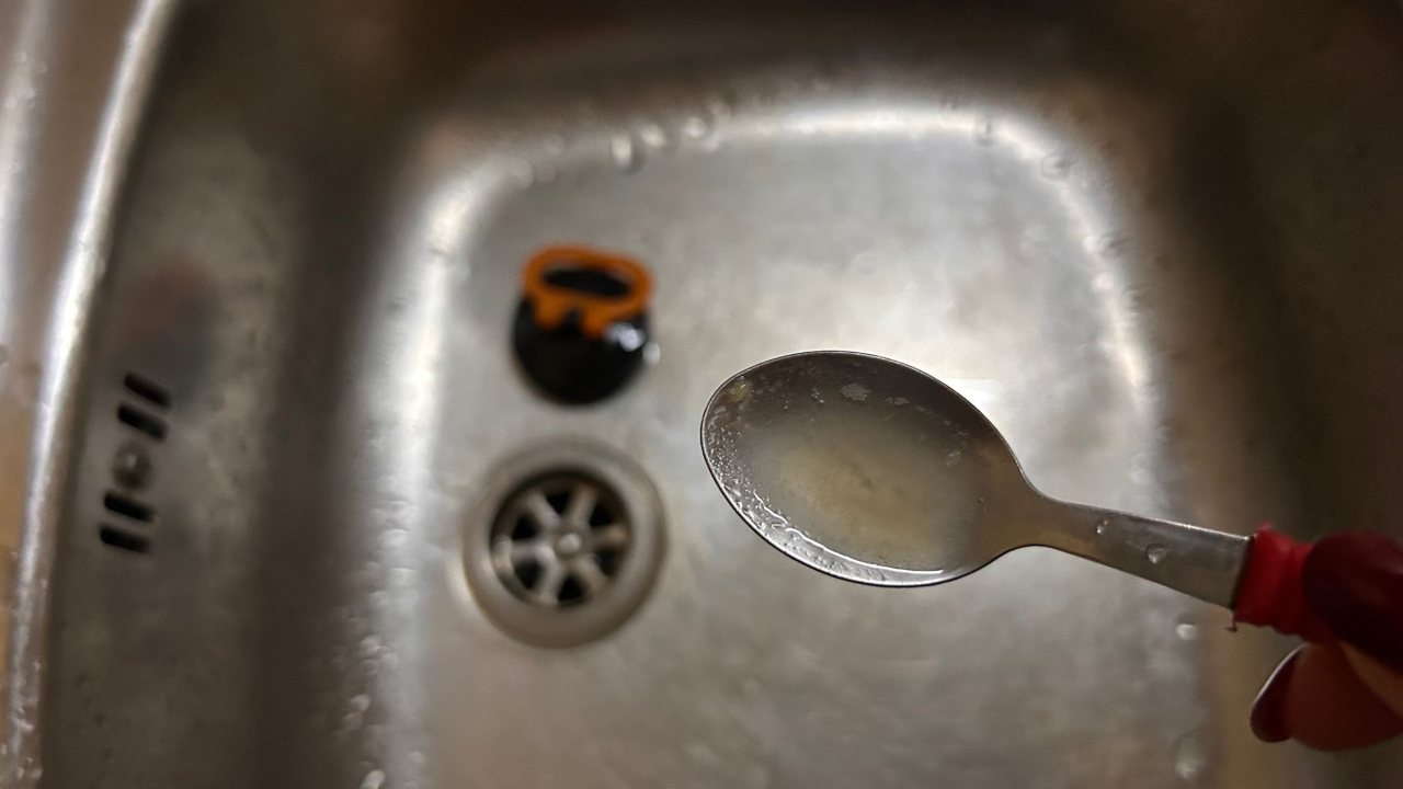 Cómo perfumar el lavabo: una gota cada noche y no olerás más malos olores