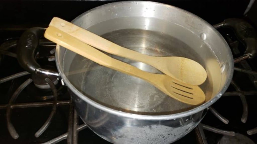 Cucharones de madera llenos de bacterias, cómo desinfectarlos: el agua y el detergente no son suficientes