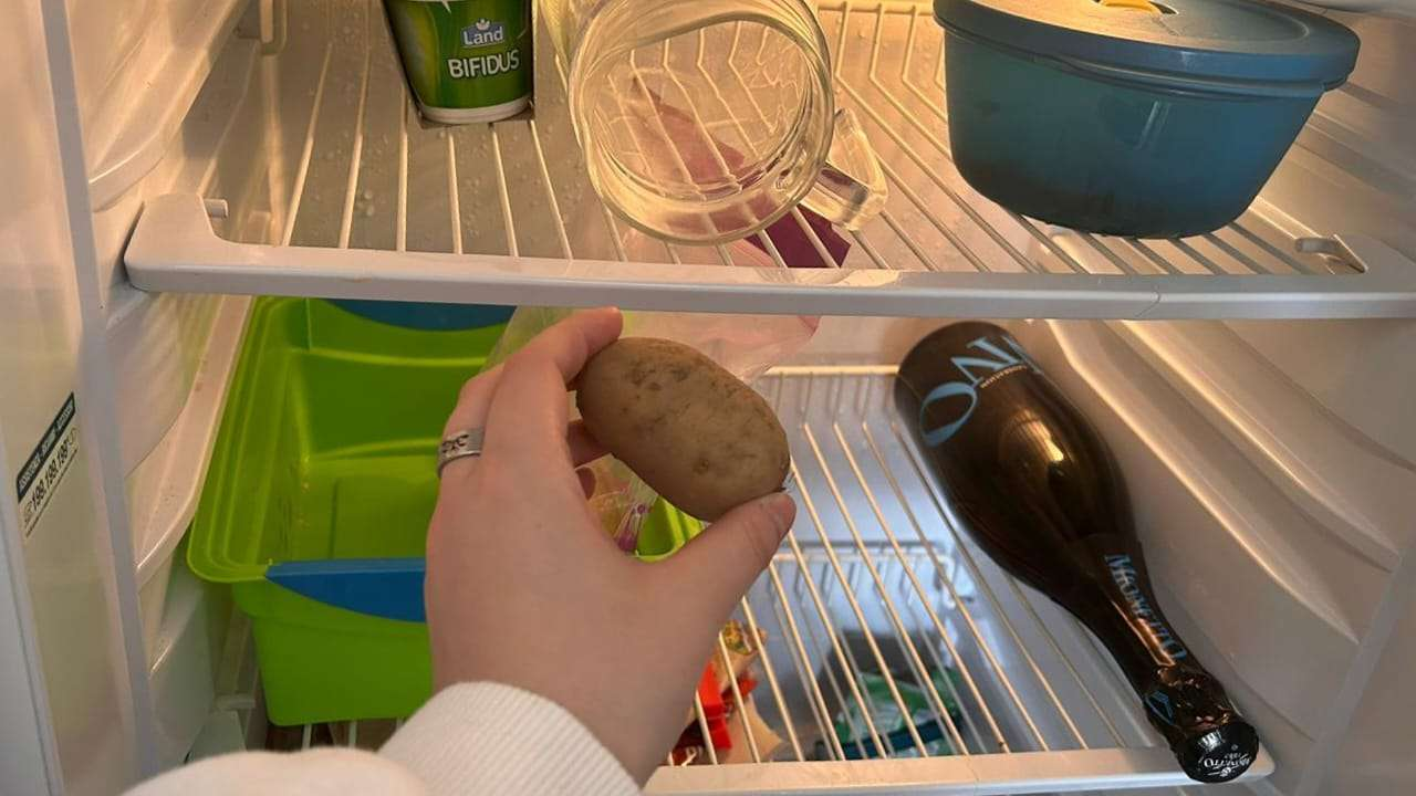 Deja 1 patata pelada en el refrigerador: 24 horas después, te costará creer los resultados