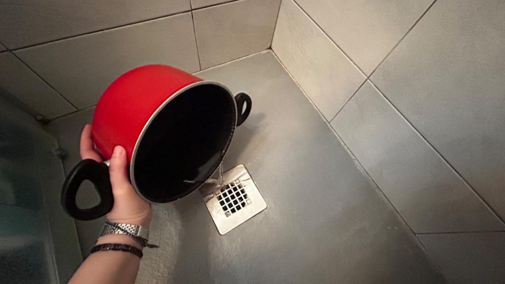 Desague de ducha muy perfumado con el método de la olla: problema resuelto