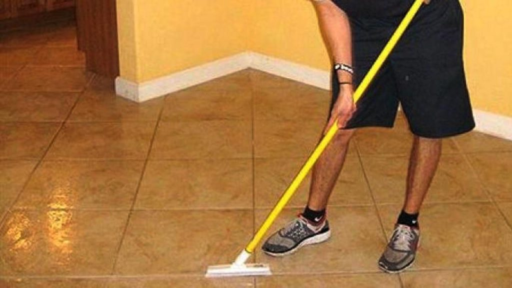 El ingrediente que hará brillar todos los azulejos de tu casa: algo nunca visto