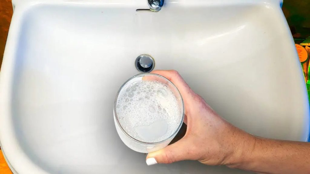 Este ingrediente natural funciona hasta 10 veces mejor que un desatascador.