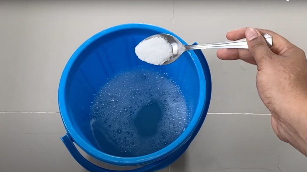 Este ingrediente tan querido eliminará por sí solo todas las manchas del suelo