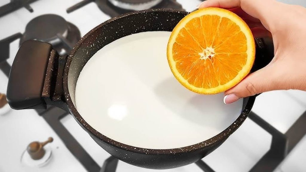 Exprime 1 naranja en leche hirviendo, una vez que lo pruebes no podrás dejarlo de hacer