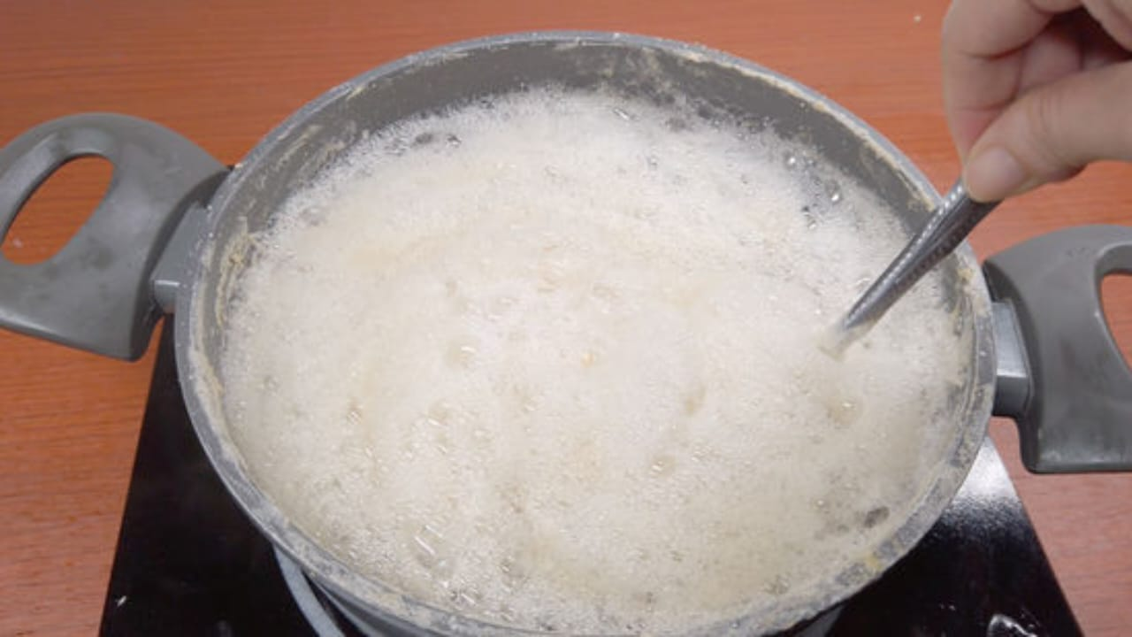 Jabón y agua hirviendo, pónganlos a hervir en una olla – ¿qué sucede?