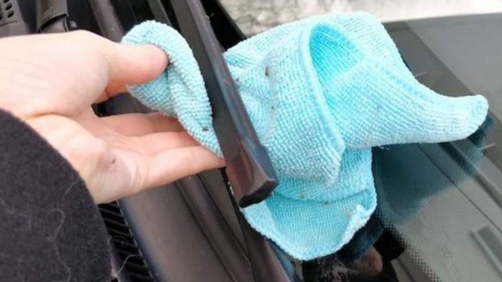 Limpiaparabrisas que deja marcas, usa este ingrediente: recupera su eficacia