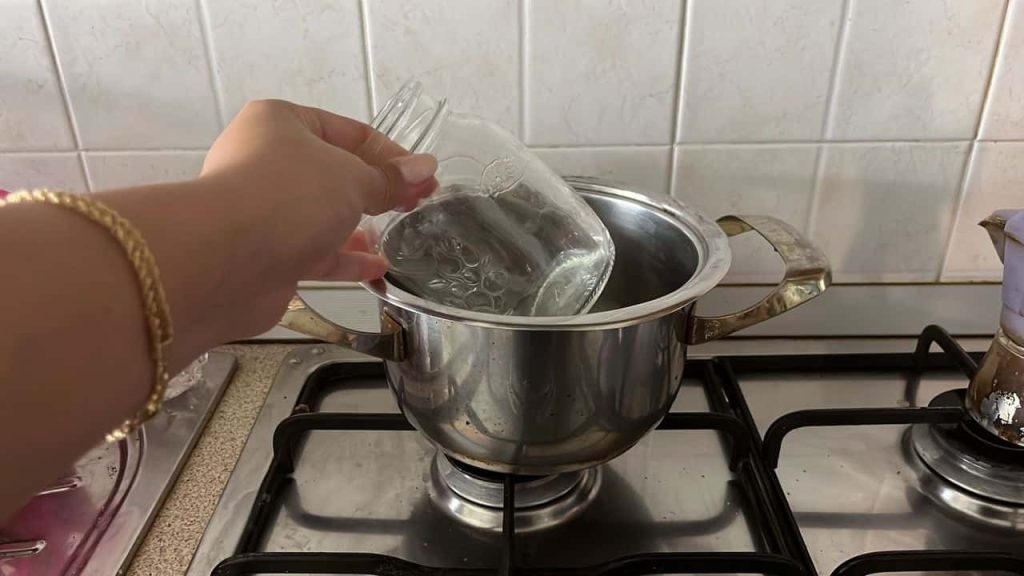 Los vasos están llenos de gérmenes: así los esterilizas en pocos minutos