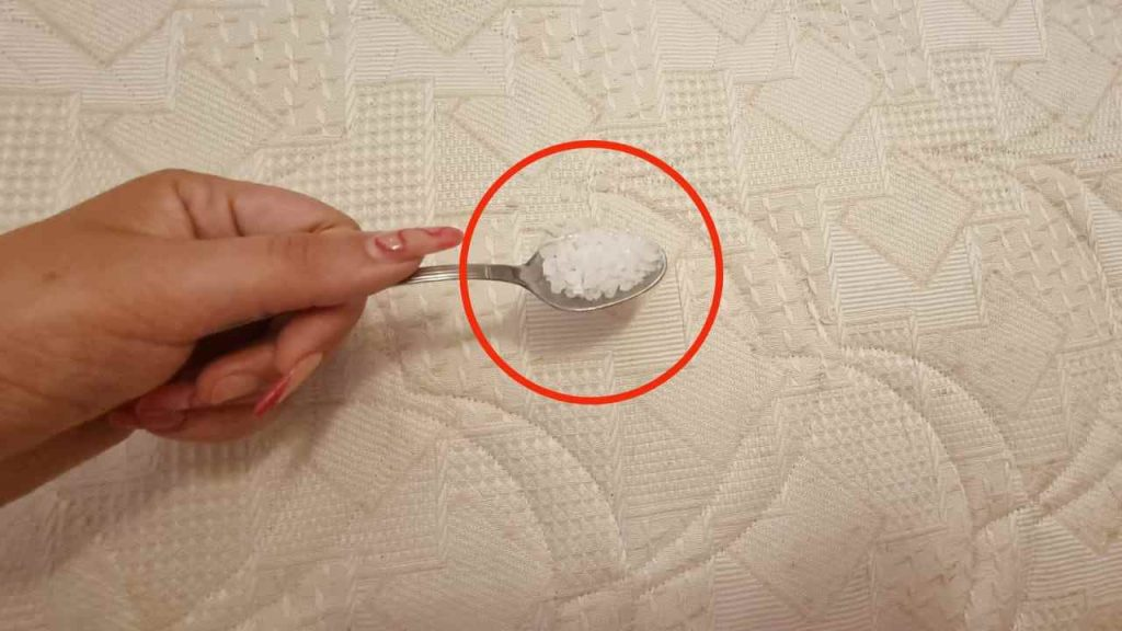 Mejor que el aire acondicionado, una cuchara en el colchón y refrescas toda la habitación