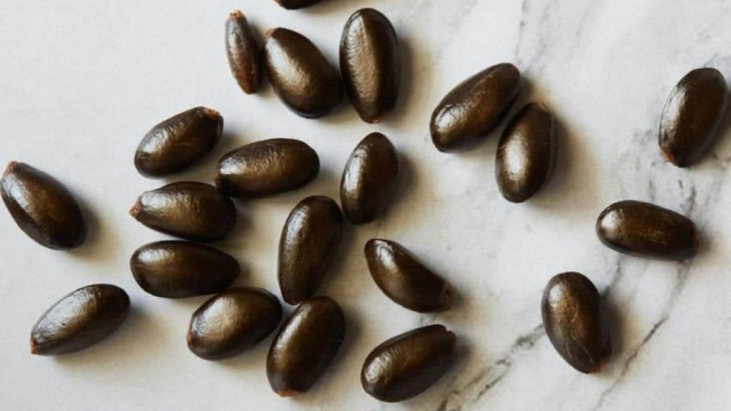 Nunca coma las semillas de esta fruta, son venenosas pero casi nadie lo sabe