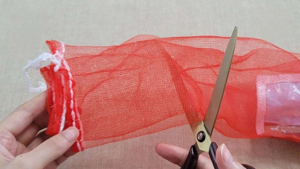 Nunca tires las mallas de patatas, limones o cebollas: valen su peso en oro si se reutilizan así