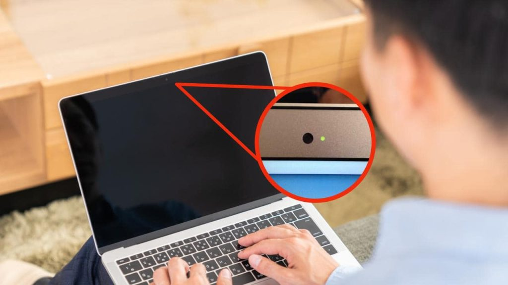 PC, si nota este detalle, lo estarán espiando: los espías te vigilan