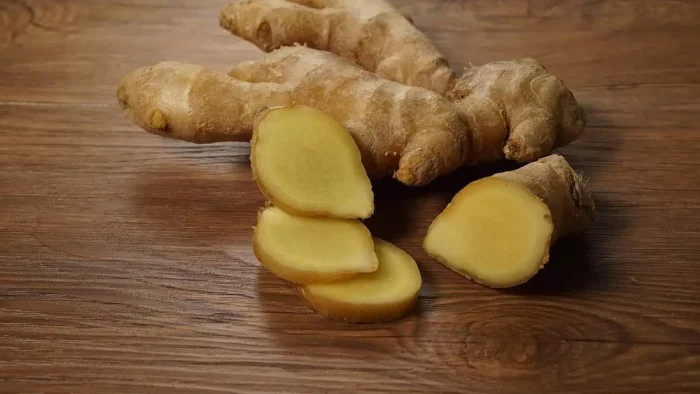 Pepino, limón, jengibre y menta: así se prepara