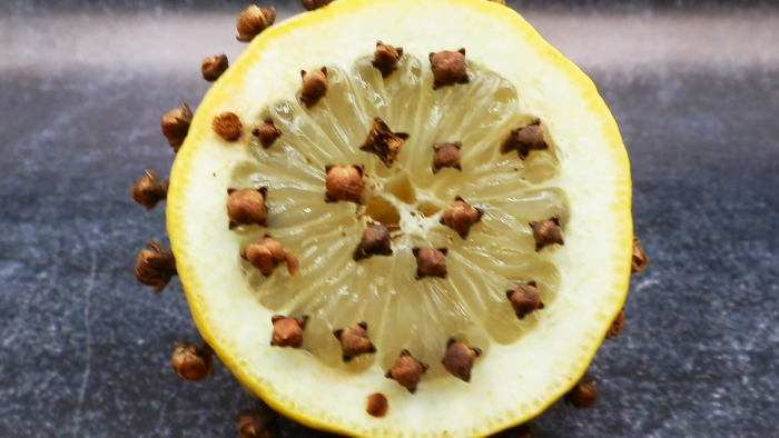 Principales beneficios del limón y los clavos de olor