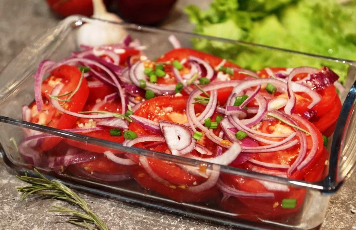 Receta para un delicioso snack de tomate. Cocina para un picnic y más