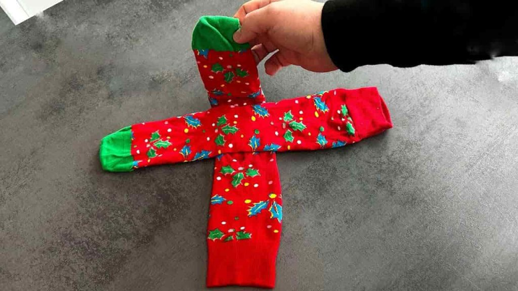 Siempre te equivocas, así es como se doblan los calcetines – eso es exactamente lo que hacen las abuelas