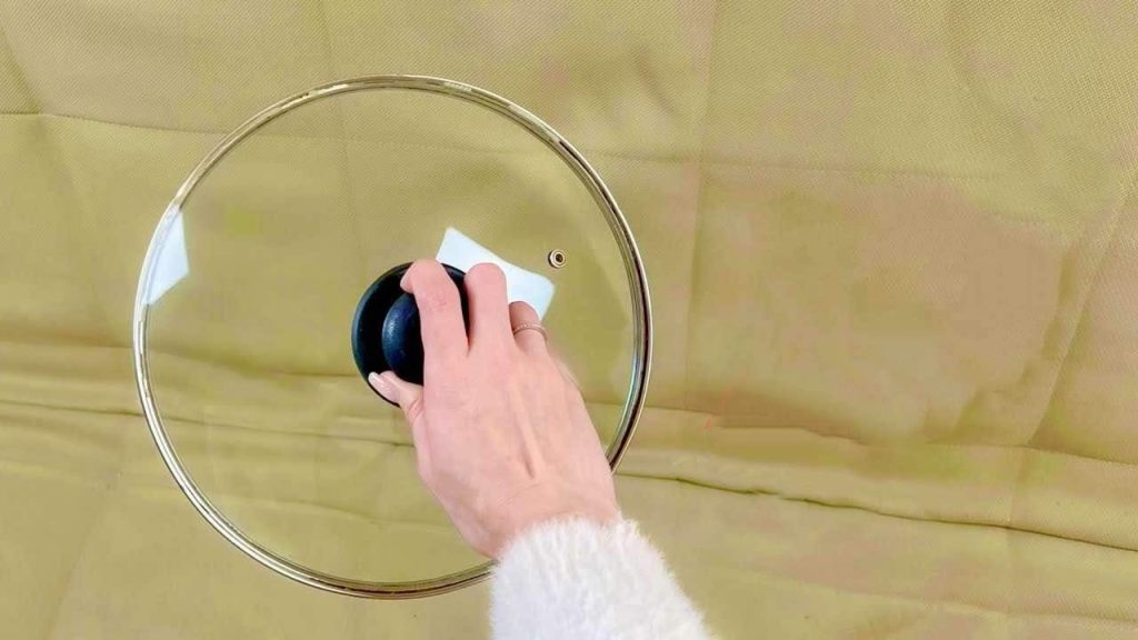 Sofá limpiado en 2 minutos, las empresas de limpieza nos lo ocultan: como nuevo