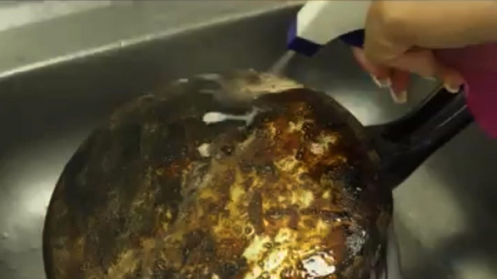 Solo esta mezcla natural hará brillar cualquier cacerola y sartén crujiente.