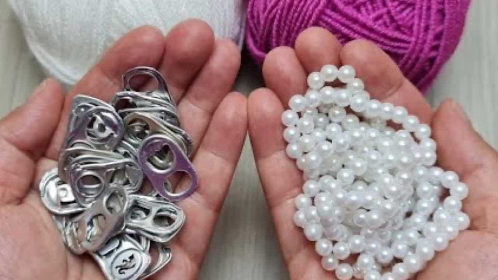 Sorprendente lo que se puede crear con unas cuentas y anillas de latas