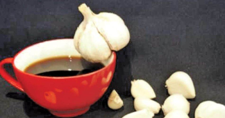 Tomar un diente de ajo y agregarlo al café: la antigua costumbre de nuestros abuelos