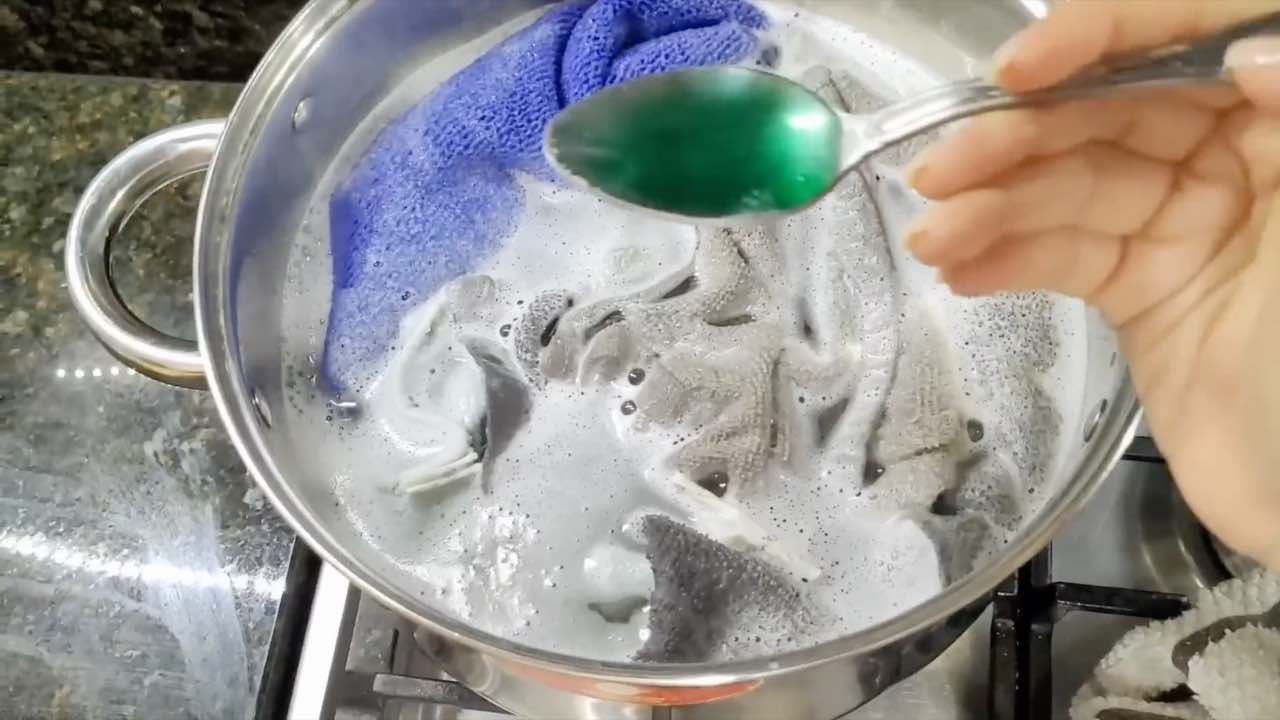 Trapos muy sucios, olvida la lavadora: límpialos de nuevo en 5 minutos