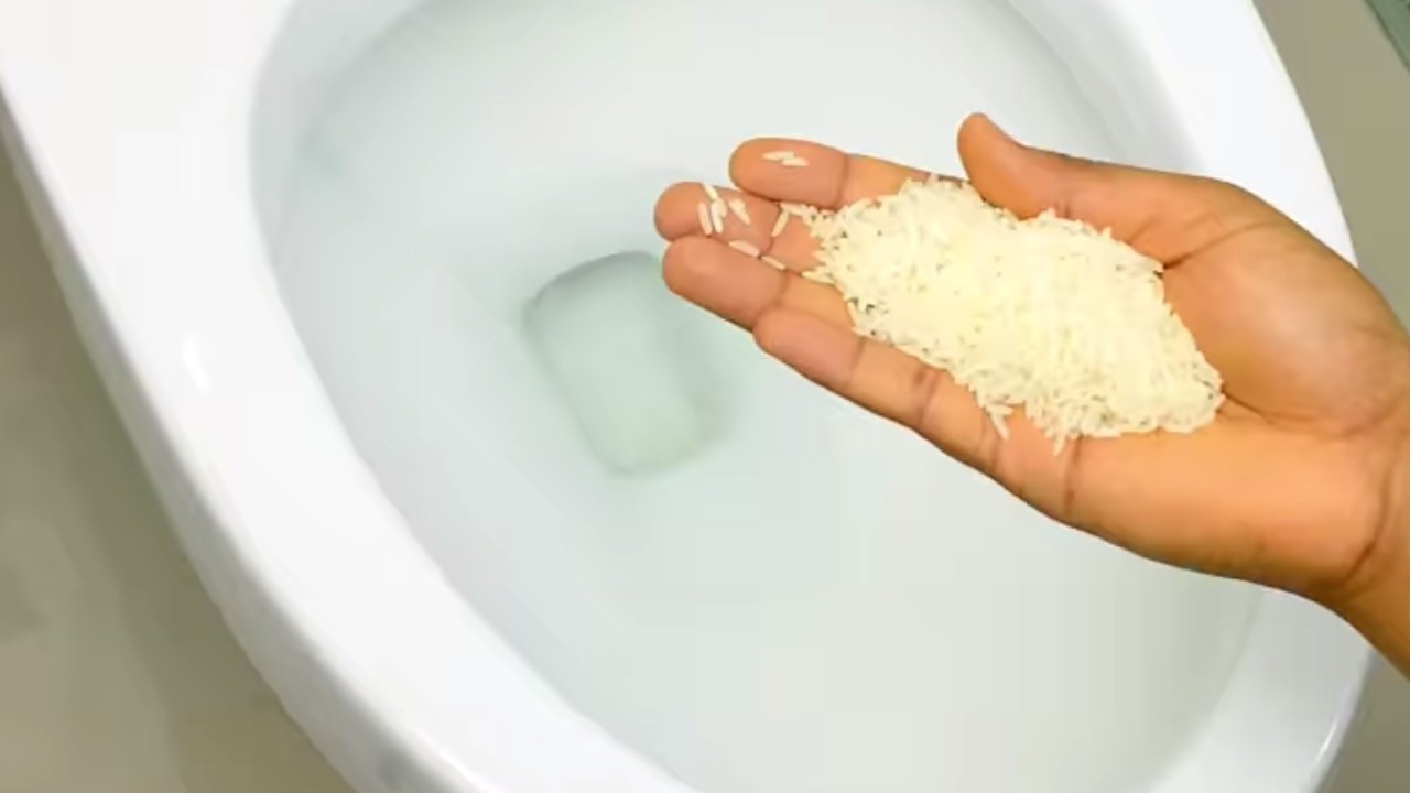 Un puñado de arroz en el baño, ¿qué pasa cada pocos segundos?