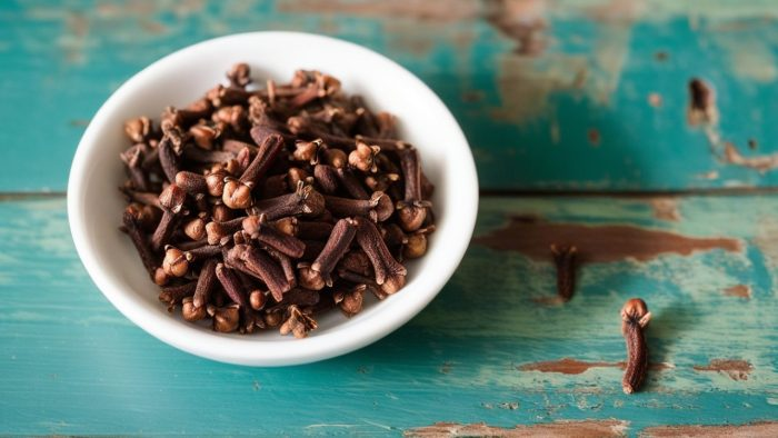 Ventajas y usos del clavo de olor: una especia con múltiples beneficios