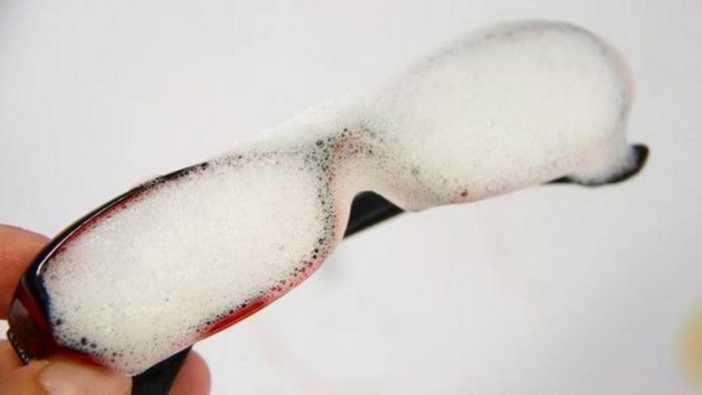 ¿Las lentes siempre están secas? Aquí te explicamos cómo mantenerlas limpias 3 veces más tiempo